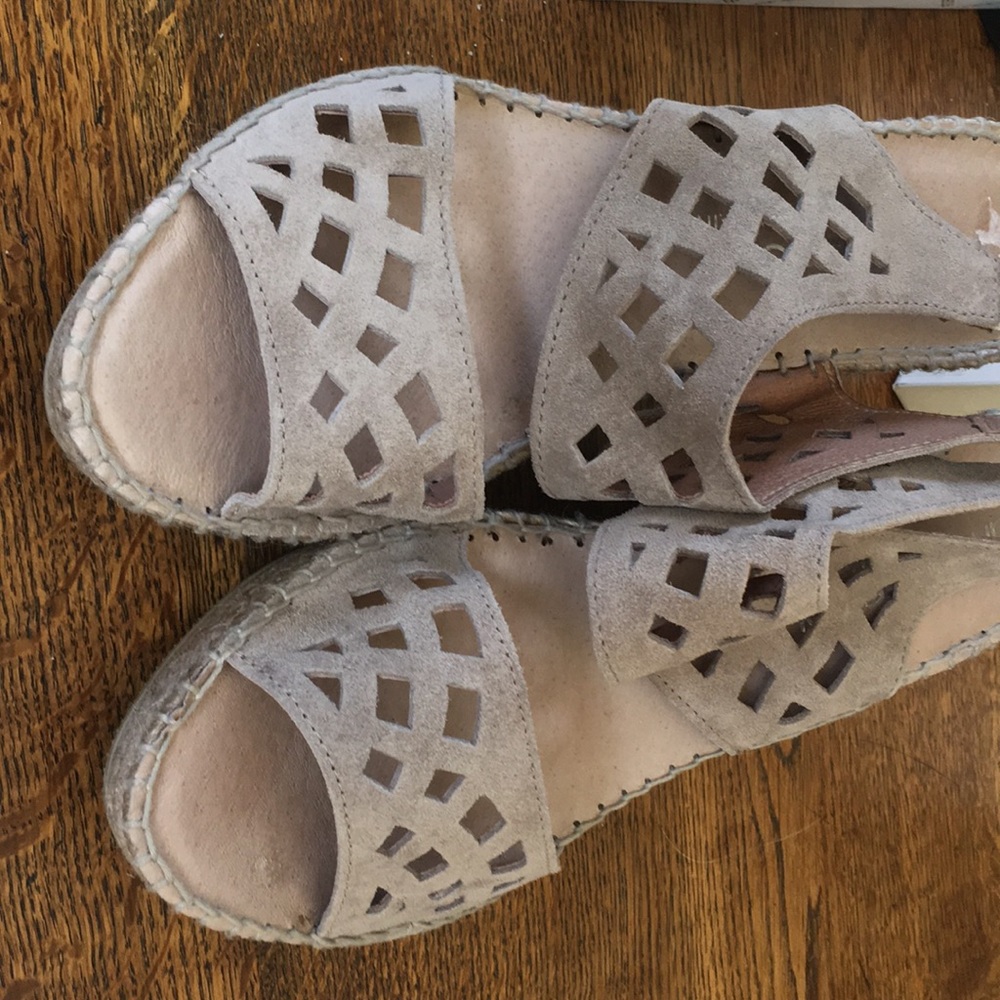 Andre Assous taupe wedges